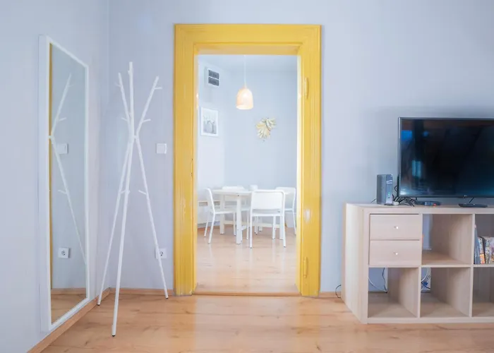 Klau10 In Party District. * Budapeszt