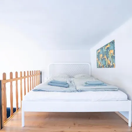 Apartman Klau10 In Party District. *